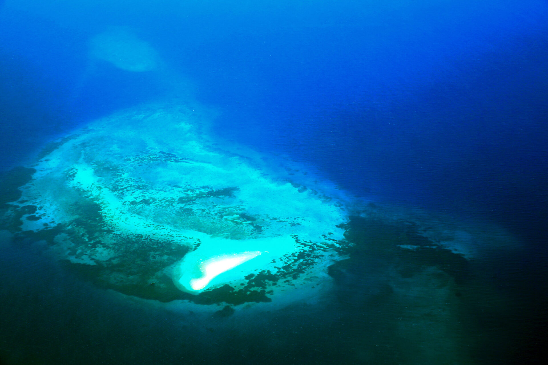 Blick auf ein Atoll vor Sansibar © Lars Eichapfel