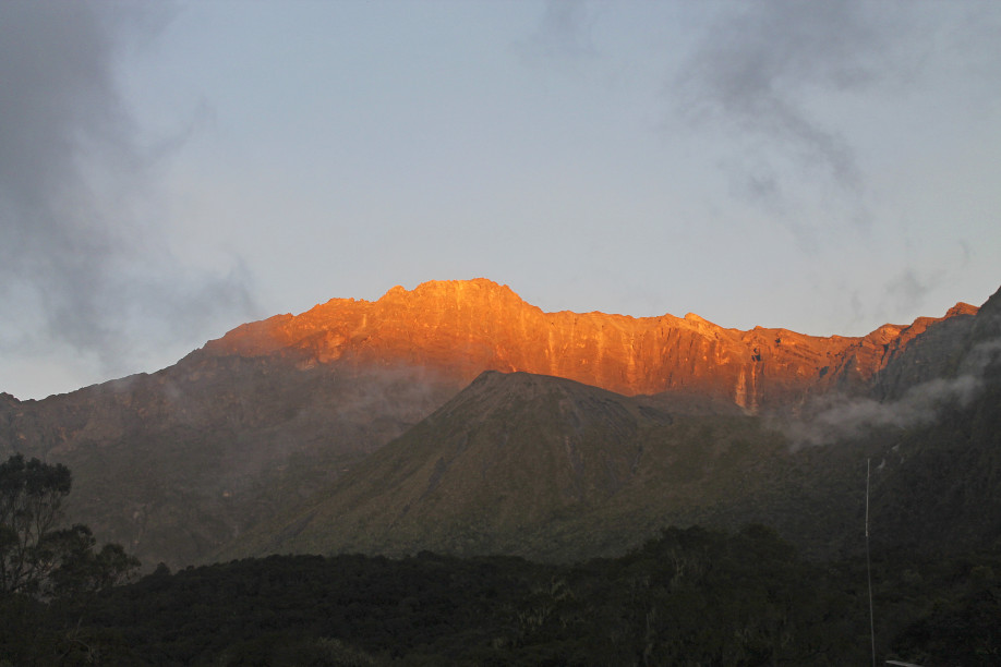 Die Sonne geht auf am Mount Meru © Uwe Jeremiasch