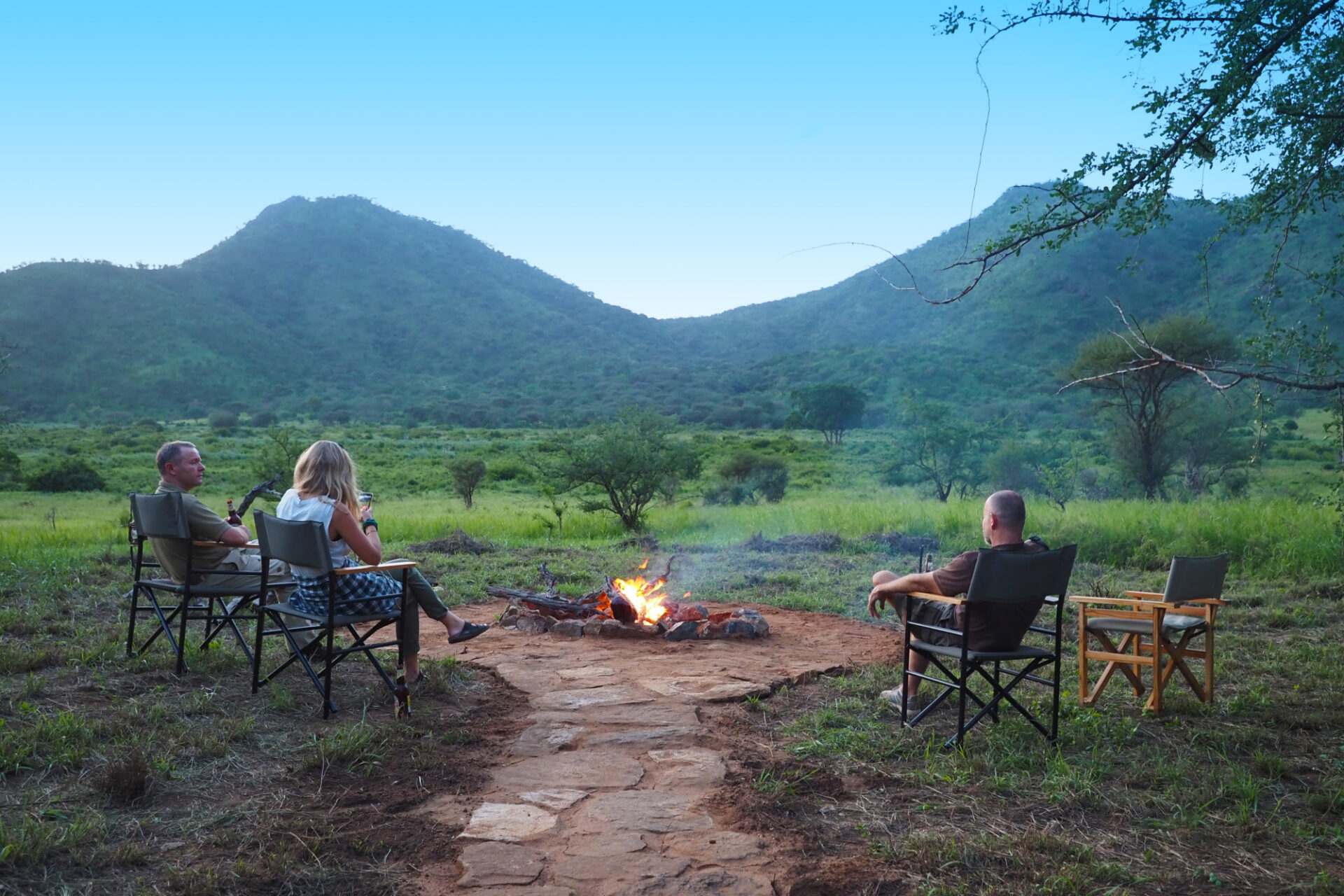 Abendliche Runde im Mkomazi View Camp © Jörg Ehrlich