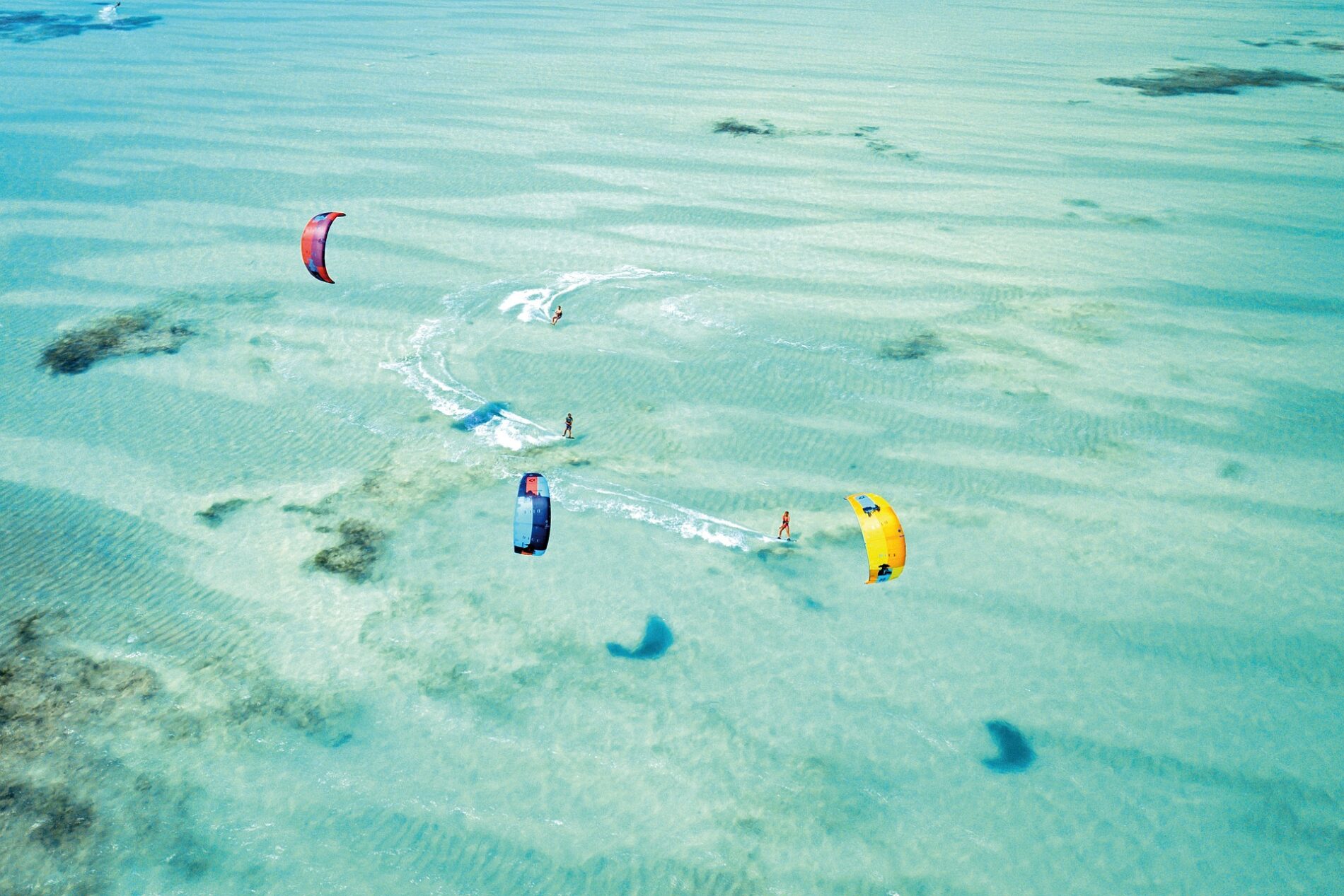 Kitesurfen an der Küste Sansibars © Pixabay
